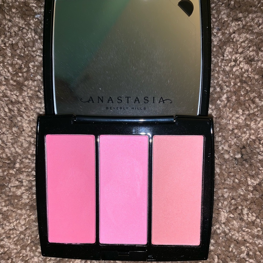 3 for $20 🌟 ABH blush palette